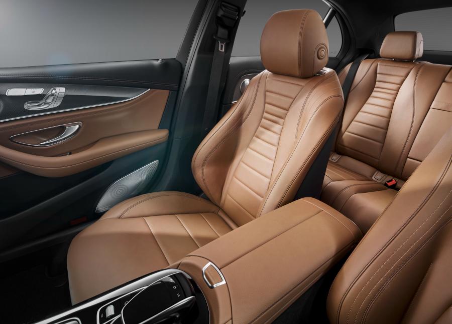 Mercedes-Benz E400 4Matic AMG Line 2016 года  (фото 15 из 29)